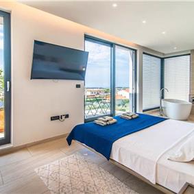 4 bedroom villa with pool near Pula, sleeps 8